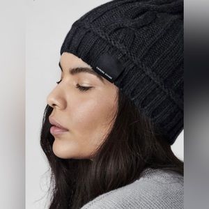 *SOLD* Canada Goose Women’s Cable Toque/Beanie